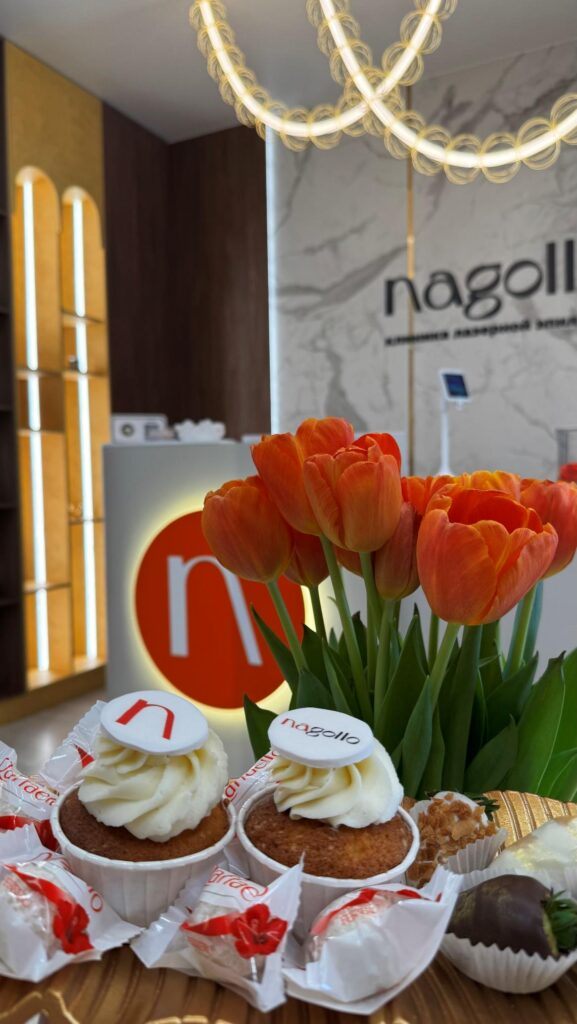 В честь 8 марта во всех филиалах Nagollo в Новосибирске прошли праздничные мероприятия: клиентов угощали игристым, авторскими десертами, клубникой в шоколаде, были организованы фотозоны.